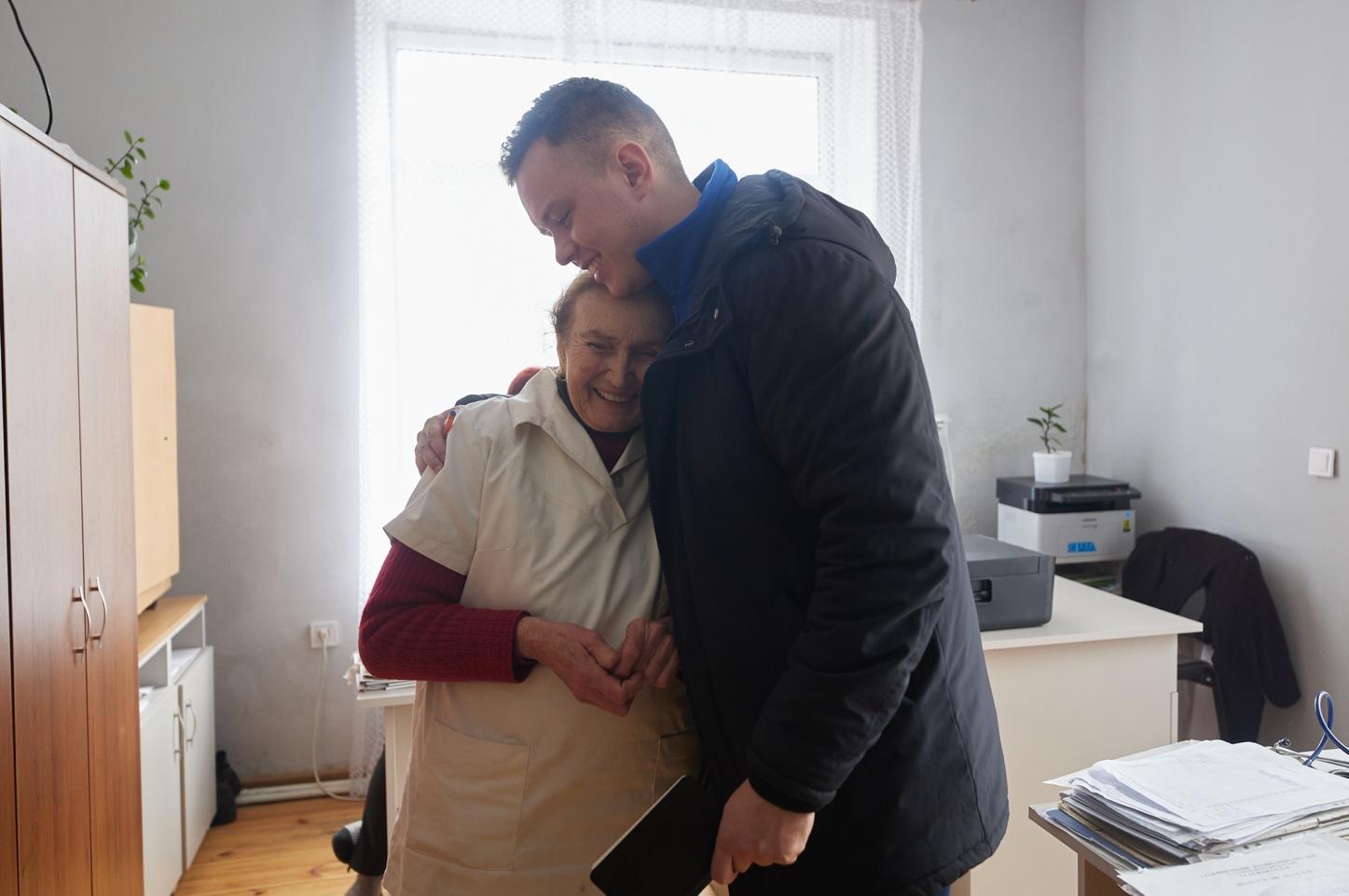 A person hugging a person

Description automatically generated